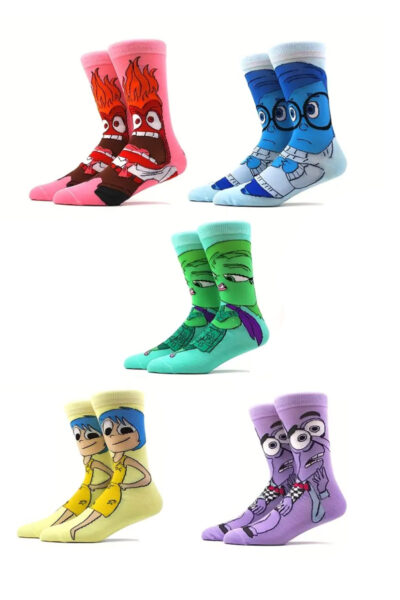 5 zeygaria kaltses me kartoon xromatistes